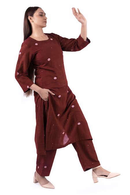 Buy_Khat_Red , Handloom Embroidery Round Floral Pattern Handwoven Kurta Set 