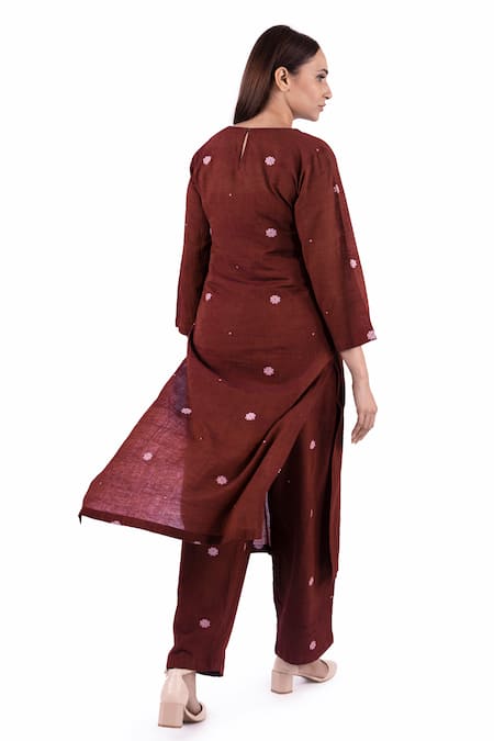 Shop_Khat_Red , Handloom Embroidery Round Floral Pattern Handwoven Kurta Set 