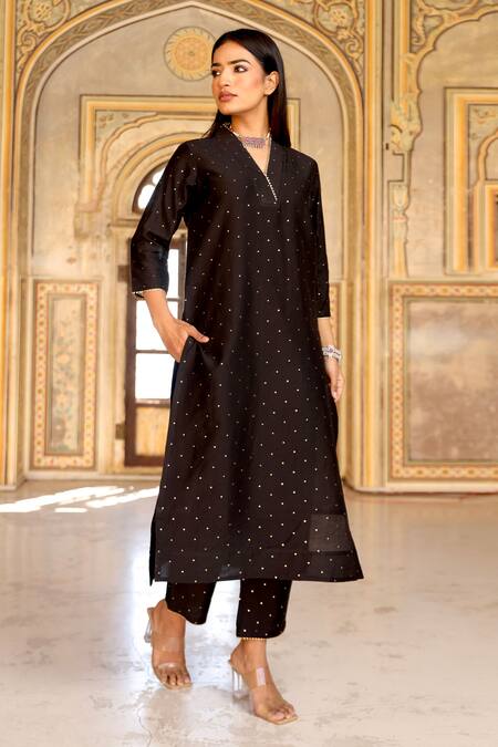 ASRUMO_Black Chanderi, Cotton Mirrors, Embroidery V-neck Mukaish Work Kurta Set_Online_at_Aza_Fashions