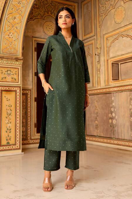 Buy_ASRUMO_Green Chanderi, Cotton Mirrors, Embroidery V-neck Kurta Set_Online_at_Aza_Fashions