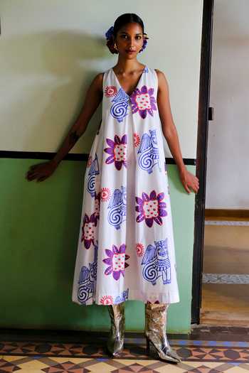 Jodi_White Cotton, Poplin V-neck Kokomo Block Print Pleated Dress_Online_at_Aza_Fashions