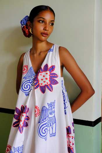 Shop_Jodi_White Cotton, Poplin V-neck Kokomo Block Print Pleated Dress_Online_at_Aza_Fashions