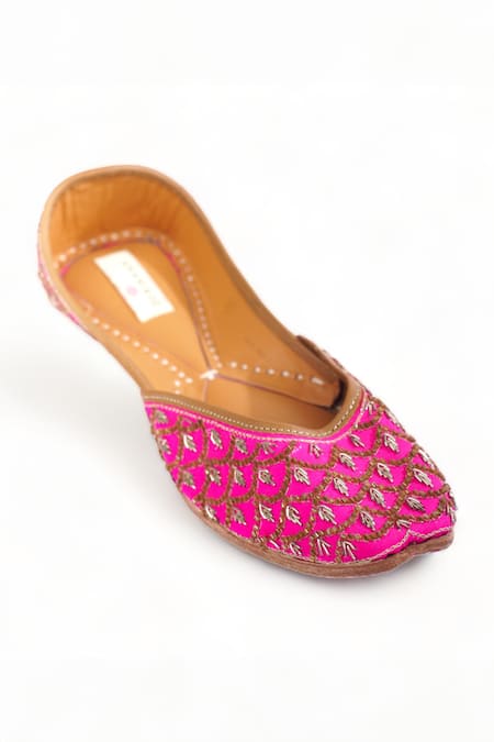Doriaana Pink Crystal Laila Embellished Juttis 
