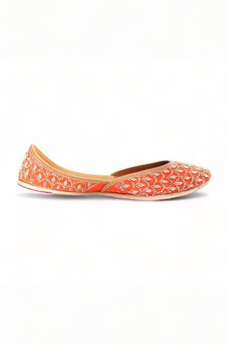 Buy Doriaana Orange Crystal Mandarin Embellished Juttis Online at Aza Fashions Buy_Doriaana_Orange Crystal Mandarin Embellished Juttis _Online_at_Aza_Fashions