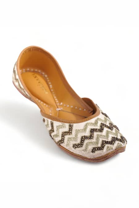 Doriaana Meander Chevron Embellished Juttis 