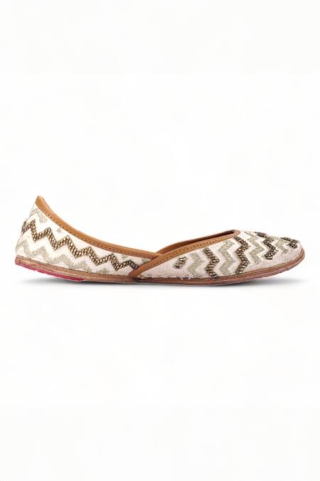Buy_Doriaana_Beige Aari Meander Chevron Embellished Juttis _Online_at_Aza_Fashions