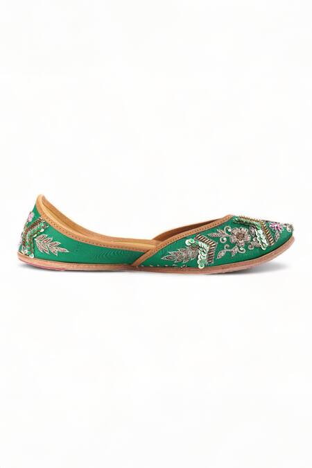Buy_Doriaana_Emerald Green Floral Mirzya Hand Embroidered Juttis _Online_at_Aza_Fashions