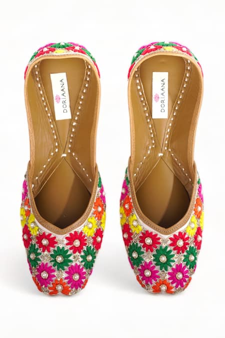 Shop Doriaana White Phulkari Floral Thread Embroidered Juttis at Aza Fashions Shop_Doriaana_White Phulkari Floral Thread Embroidered Juttis_at_Aza_Fashions