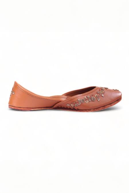 Buy Doriaana Brown Royale Rose Embroidered Juttis Online at Aza Fashions Buy_Doriaana_Brown Royale Rose Embroidered Juttis _Online_at_Aza_Fashions