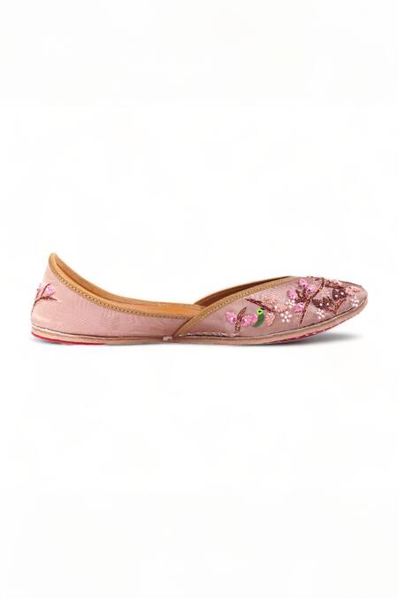 Buy_Doriaana_Peach Bird Song Thread Embroidered Juttis_Online_at_Aza_Fashions