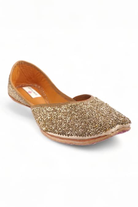 Doriaana Gold Cut Dana And Stone Embroidered Bombshell Juttis 