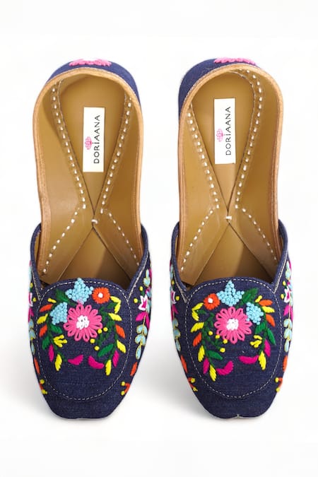 Doriaana Elina Floral Embroidered Juttis 