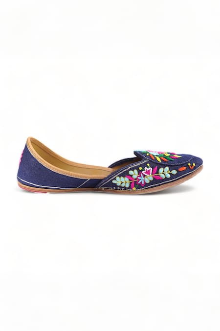 Buy_Doriaana_Blue Thread Embroidered Elina Floral Juttis _Online_at_Aza_Fashions