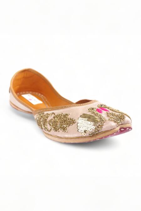 Doriaana_Ivory Sequin Flamingo Embroidered Juttis _Online_at_Aza_Fashions