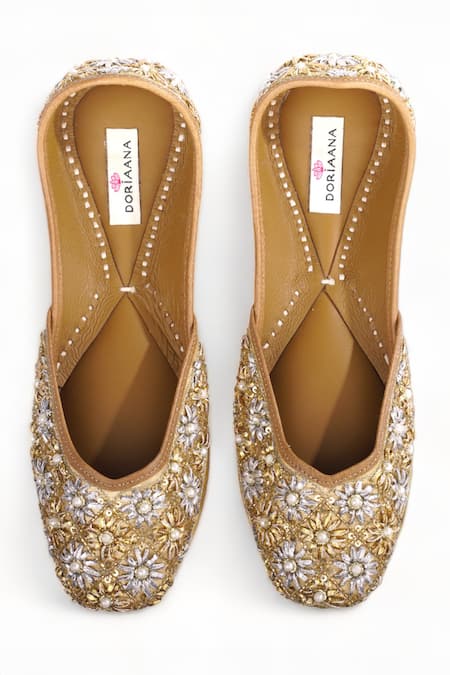 Doriaana Gloria Gota & Zari Embroidered Juttis 