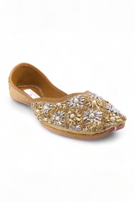 Doriaana_Gold Gloria Gota And Zari Embroidered Juttis _Online_at_Aza_Fashions
