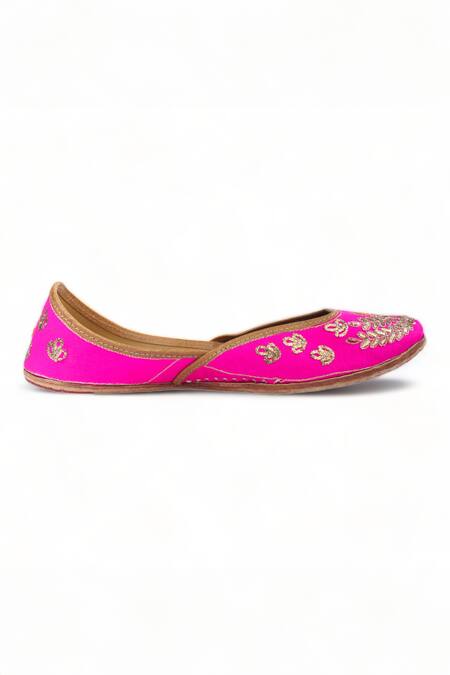 Buy_Doriaana_Pink Zari And Thread Embroidered Gulabo Floral Juttis _Online_at_Aza_Fashions