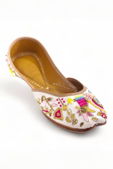 Doriaana Imperial Thread Embroidered Juttis 