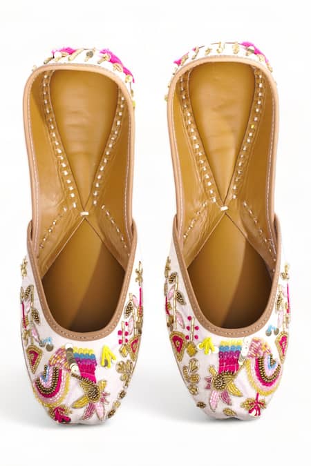 Doriaana Imperial Thread Embroidered Juttis 