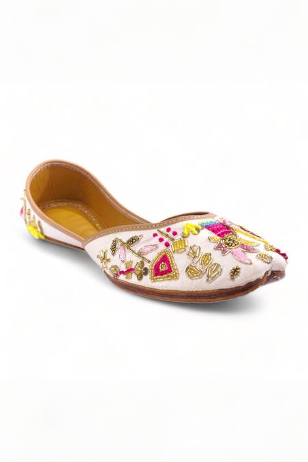 Doriaana_Ivory Thread Imperial Embroidered Juttis _Online_at_Aza_Fashions