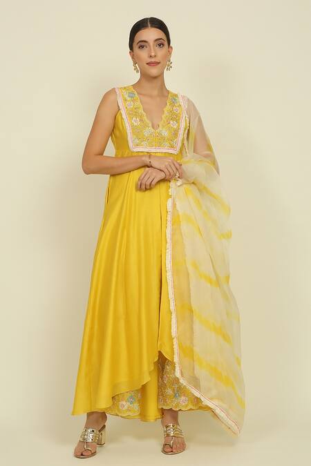 Priyanka Jain Yellow Chanderi Embroidery Dori Scallop V Neck Yoke Kurta Palazzo Set 