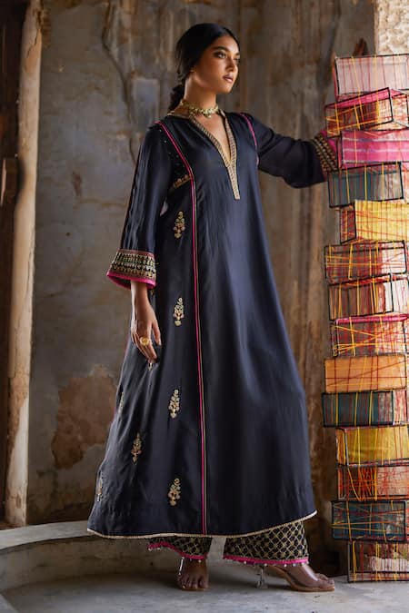 Rajiramniq Black Twill Silk Embroidery Dori Nadira Floral Panelled Kurta And Palazzo Set 