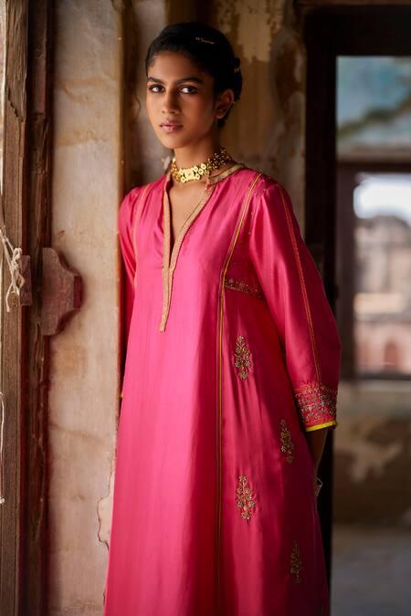 Buy Rajiramniq Pink Twill Silk Embroidery Dori Mandarin Collar Floral Kurta Set Online at Aza Fashions Buy_Rajiramniq_Pink Twill Silk Embroidery Dori Mandarin Collar Floral Kurta Set _Online_at_Aza_Fashions