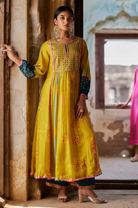 Buy_Rajiramniq_Yellow Silk Printed Floral Notched Nadira Flower Anarkali Set _Online_at_Aza_Fashions