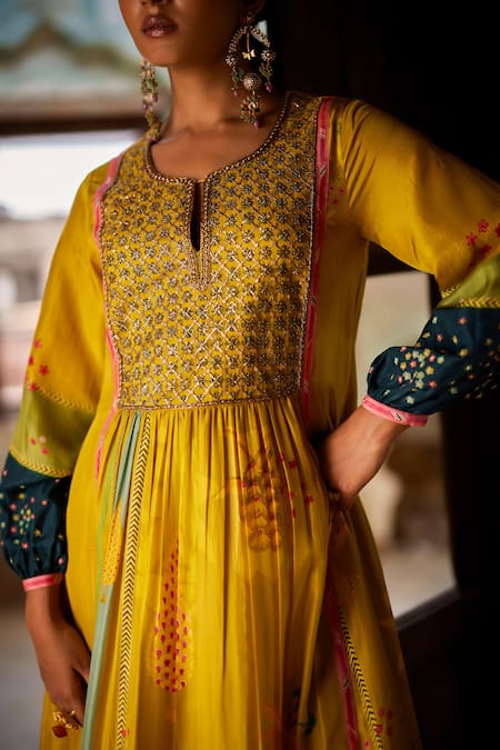 Buy_Rajiramniq_Yellow Silk Printed Floral Notched Nadira Flower Anarkali Set 