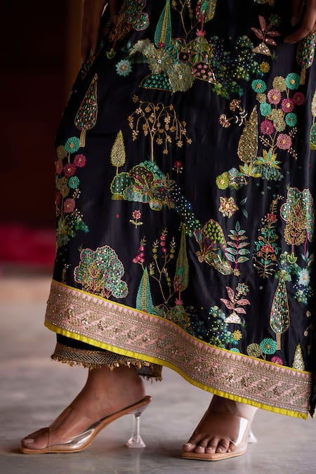 Buy_Rajiramniq_Black Crepe, Modal Embroidery V-neck Nadira Nature Print Kurta And Palazzo Set _Online_at_Aza_Fashions
