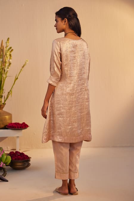 Shorshe Clothing Ribbed Metallic Kurta With Pant 