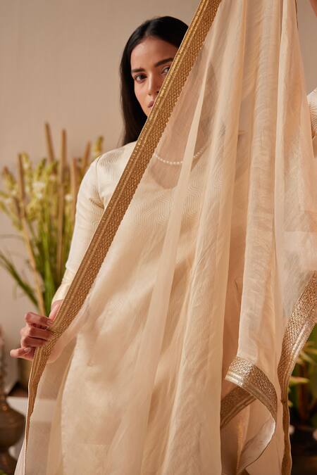 Shorshe Clothing Ivory Chanderi Lace Embellished Border Dupatta at Aza Fashions Shorshe Clothing_Ivory Chanderi Lace Embellished Border Dupatta_at_Aza_Fashions