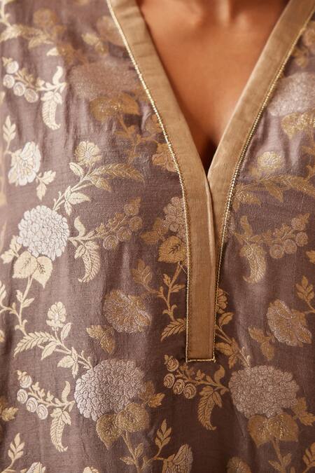 Shorshe Clothing Grey Brocade, Tissue Embroidery Woven Floral Blossom Pattern Kurta With Pant at Aza Fashions Shorshe Clothing_Grey Brocade, Tissue Embroidery Woven Floral Blossom Pattern Kurta With Pant_at_Aza_Fashions