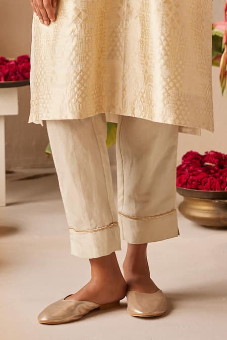 Shorshe Clothing_Ivory Brocade, Tissue Embroidery V-neck Woven Geometric Pattern Kurta With Pant _Online_at_Aza_Fashions