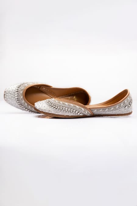 Shop The Golden Wasp White Moonshine Embellished Juttis at Aza Fashions Shop_The Golden Wasp_White Moonshine Embellished Juttis_at_Aza_Fashions