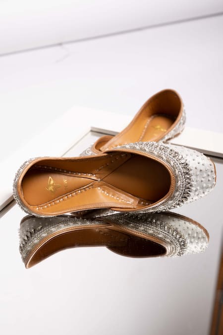 Buy The Golden Wasp White Moonshine Embellished Juttis Online at Aza Fashions Buy_The Golden Wasp_White Moonshine Embellished Juttis_Online_at_Aza_Fashions