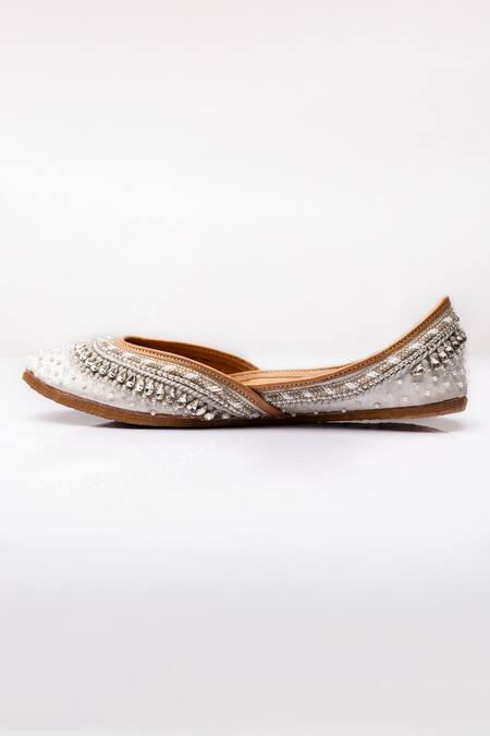 The Golden Wasp White Moonshine Embellished Juttis at Aza Fashions The Golden Wasp_White Moonshine Embellished Juttis_at_Aza_Fashions