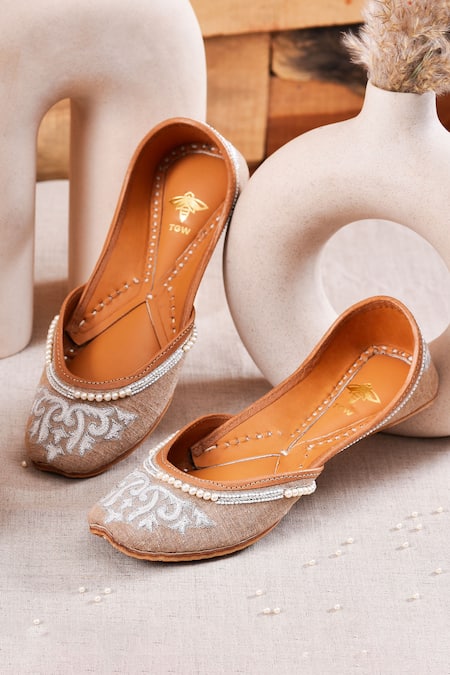 The Golden Wasp Whimsical Drops Embellished Juttis 