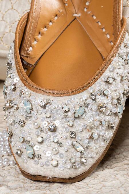 Buy_The Golden Wasp_Ivory Pearls Crystal Morning Embellished Juttis 