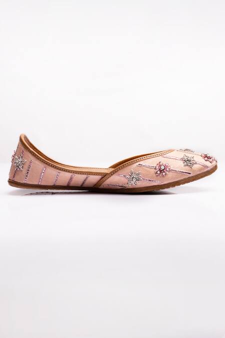 The Golden Wasp_Peach Pitta Poets Garden Embellished Juttis _at_Aza_Fashions