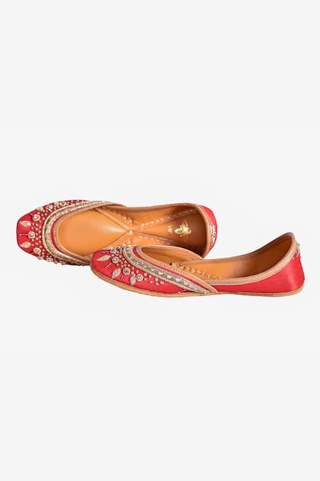 The Golden Wasp Myra Embellished Juttis 
