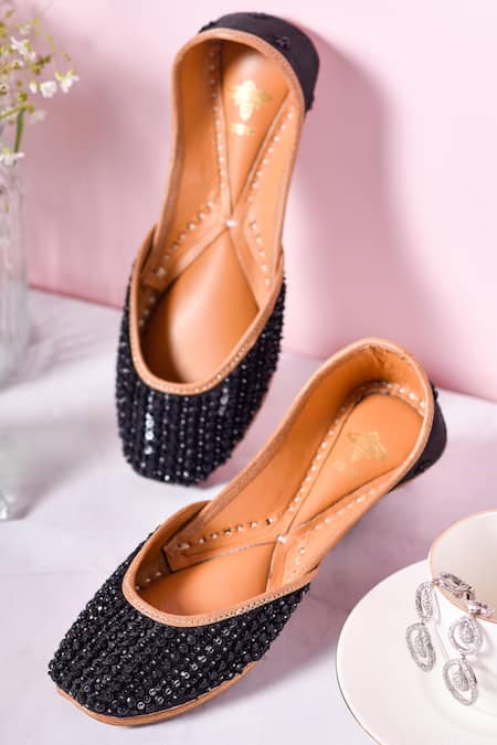 The Golden Wasp Wildsoul Embroidered Juttis 