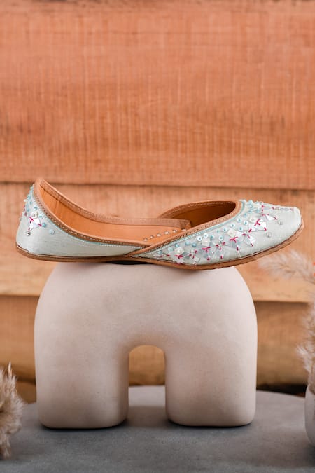 The Golden Wasp Olivine Embellished Juttis 