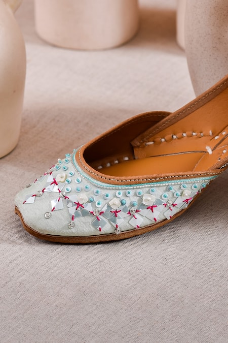 Shop_The Golden Wasp_Green Shells Olivine Embellished Juttis 