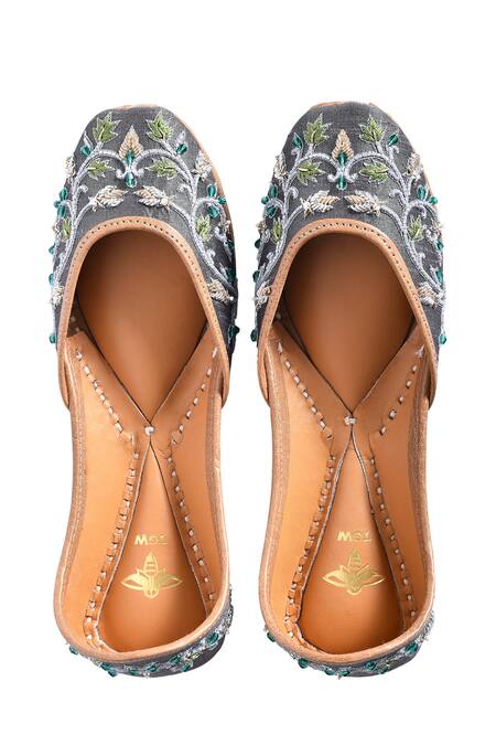 The Golden Wasp_Grey Thread Nigar Embroidered Juttis _Online_at_Aza_Fashions
