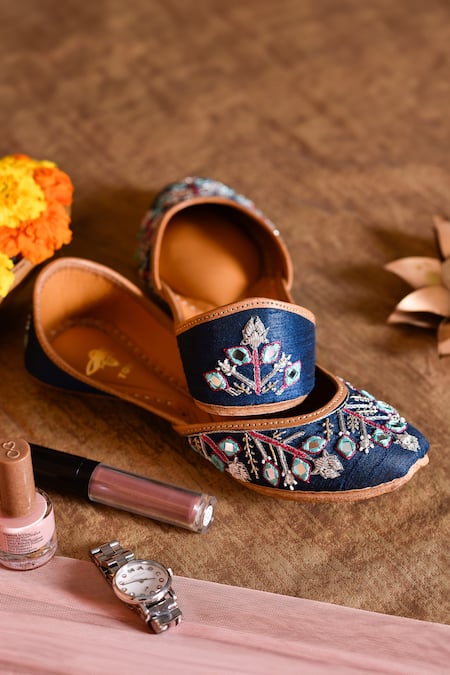 The Golden Wasp Mahru Embroidered Juttis 