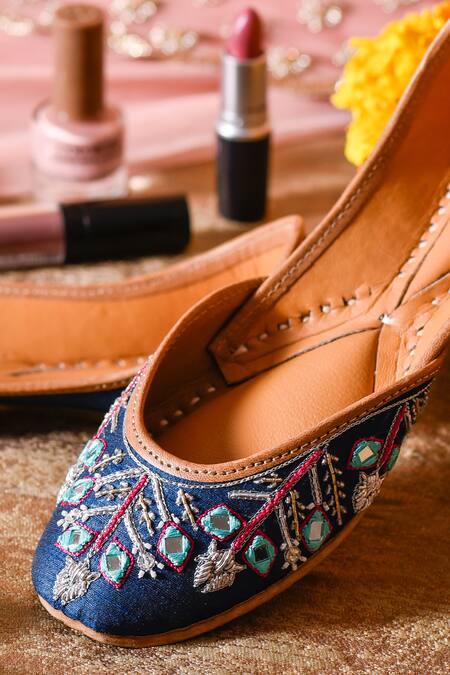 Shop_The Golden Wasp_Blue Mirror Mahru Embroidered Juttis 