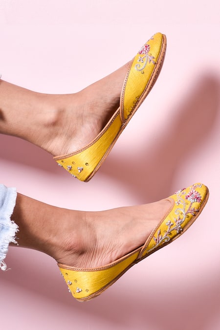 Shop_The Golden Wasp_Yellow Cutdana Sandali Embellished Juttis 