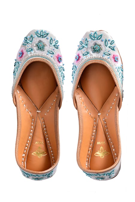 The Golden Wasp Gulbahar Embellished Juttis 