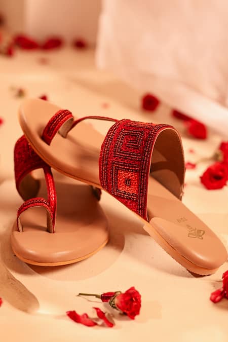 The Golden Wasp Ruby Embellished Kolhapuri 